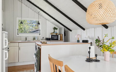 Petkana - 4Km from the Sea: Indretning, Møbel, Lysarmatur, Gulvbelægning, Loft, Træ, Køkken, Countertop, Belysning, Etage