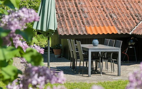 Petkana - 4Km from the Sea: Møbel, Udendørs Møbler, Busk, Skygge, Stol, Have, Udendørs Bord, Bunddække, Blomsterkrukke, Køkken & Spisebord