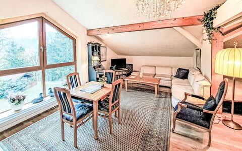 Apt. Luna: Møbel, Indretning, Træ, Loft, Værelse, Gulvbelægning, Couch, Etage, Stue, Belysning