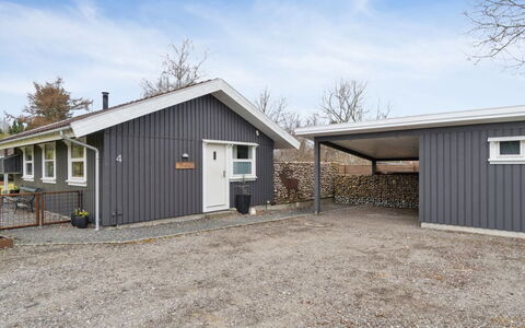 Sida - 1.5Km from the Sea: Møbel, Træ, Indretning, Gulvbelægning, Etage, Stol, Værelse, Loft, Stue, Lejlighed