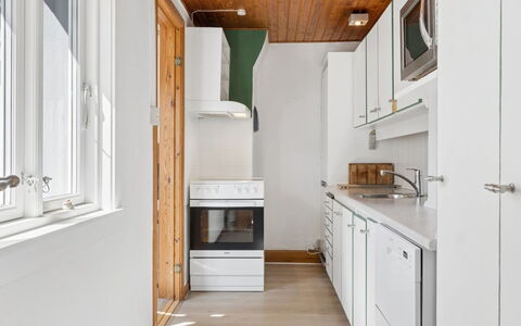 Cedomir - 400M from the Sea: Gulvbelægning, Køkken, Væg, Køkken Apparat, Countertop, Indretning, Etage, Træ, Større Bandage, Loft