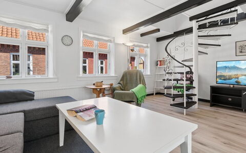 Cedomir - 400M from the Sea: Møbel, Indretning, Gulvbelægning, Etage, Træ, Couch, Loft, Værelse, Stue, Lejlighed