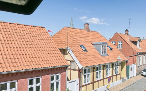 Cedomir - 400M from the Sea: Møbel, Udendørs Møbler, Bordservice, Bord, Drinkware, Stol, Udendørs Bord, Mad, Flaske
