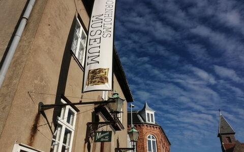 Cedomir - 400M from the Sea: Væg, Skilt, Banner