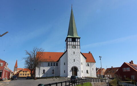 Cedomir - 400M from the Sea: Spir, Spir, Tag, Kultsted, Turistattraktion, Tårn, Kirke, Pol