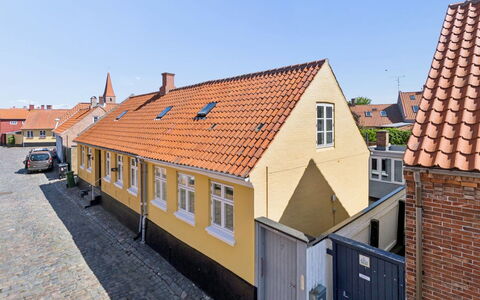 Cedomir - 400M from the Sea: Møbel, Udendørs Møbler, Bordservice, Bord, Drinkware, Stol, Udendørs Bord, Mad, Flaske