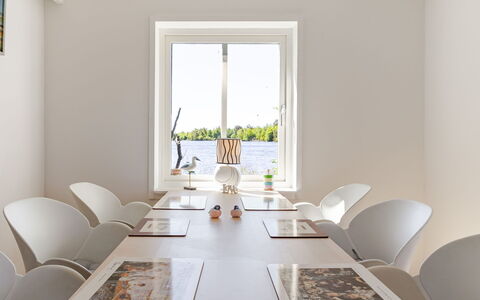 Rönnö: Møbel, Indretning, Træ, Bord, Gulvbelægning, Stol, Etage, Køkken & Spisebord, Spisestue, Loft