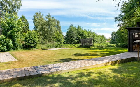 Goti - 400M from the Sea: Græs, Busk, Have, Land Lot, Bunddække, Lawn, Landscaping, Eng, Walkway, Parkere