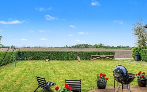 Arnia - 100M from the Sea: Træ, Tag, Hjem, Hus, Arkitektur, Sidespor, Land Lot, Sommerhus, Skur, Garden Bygninger