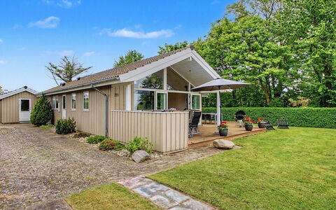 Arnia - 100M from the Sea: Træ, Tag, Hjem, Hus, Arkitektur, Sidespor, Land Lot, Sommerhus, Skur, Garden Bygninger