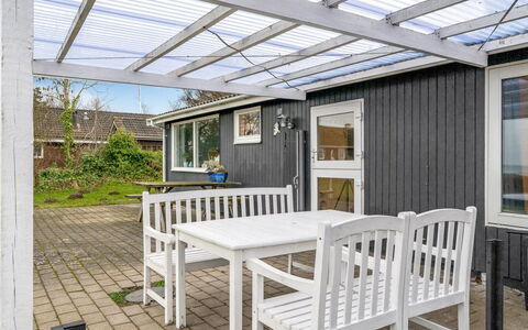 Richard - 400M from the Sea: Møbel, Træ, Indretning, Gulvbelægning, Etage, Stol, Værelse, Loft, Stue, Lejlighed