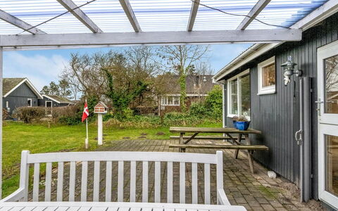 Richard - 400M from the Sea: Møbel, Træ, Indretning, Gulvbelægning, Etage, Stol, Værelse, Loft, Stue, Lejlighed