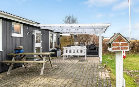 Richard - 400M from the Sea: Møbel, Træ, Indretning, Gulvbelægning, Etage, Stol, Værelse, Loft, Stue, Lejlighed