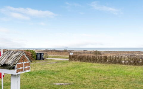 Richard - 400M from the Sea: Møbel, Træ, Indretning, Gulvbelægning, Etage, Stol, Værelse, Loft, Stue, Lejlighed