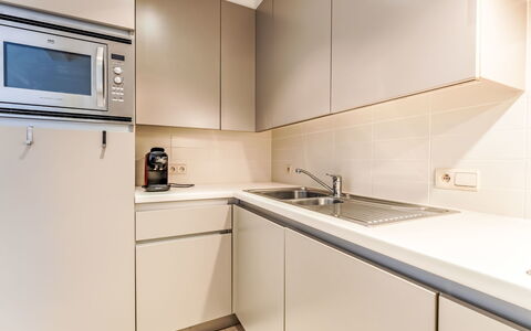 Casa Camille i with Parking: Køkken, Countertop, Cabinetry, Køkken Apparat, Træ, Indretning, Gulvbelægning, Større Bandage, Etage, Hjem