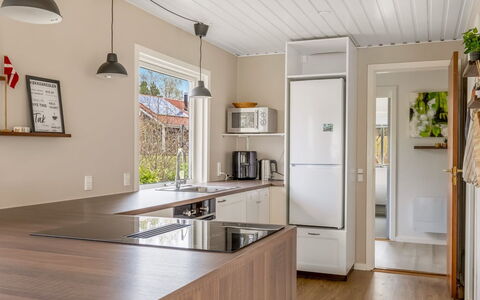 Friderica - 30Km from the Sea: Indretning, Countertop, Gulvbelægning, Møbel, Køkken, Etage, Træ, Trægulve, Køkken Apparat, Cabinetry