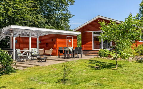 Friderica - 30Km from the Sea: Hus, Hjem, Busk, Sommerhus, Tag, Have, Dør, Sidespor, Skygge, Lawn