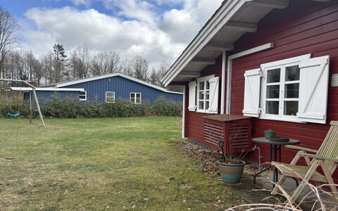 Jalina - 30Km from the Sea: Græs, Træ, Tag, Hus, Hjem, Sidespor, Sommerhus, Land Lot, Lawn, Dør
