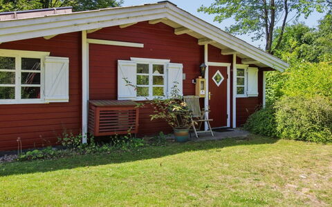 Jalina - 30Km from the Sea: Træ, Hus, Sommerhus, Tag, Dør, Hjem, Busk, Land Lot, Landdistrikt, Sidespor