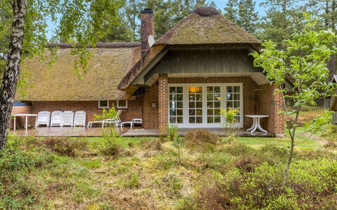 Ullamaj - 700M from the Sea: Tækning, Tag, Sommerhus, Hus, Busk, Hjem, Stuehus, Estate, Have, Hytte