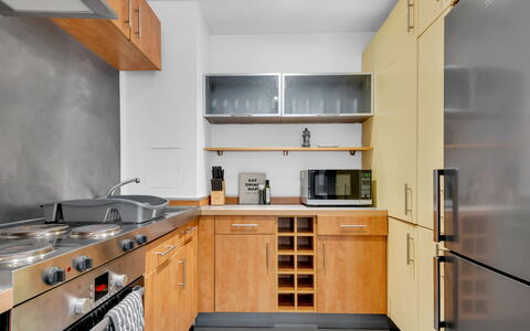 Lawerence Apartment: Båd, Krop Af Vand, Vandfartøjer, Både Og Sejlsport - Udstyr Og Materiel, Vandvej, Kanal, Marina, Skib, Skibskonstruktion, Coastal Og Oceaniske Landskabsformer
