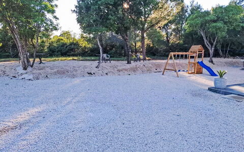 Zadar 678: Indkørsel, Beton, Skygge