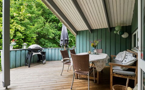 Niela - 700M from the Sea: Træ, Møbel, Stol, Veranda, Udendørs Møbler, Skygge, Dæk, Bejdse, Hårdttræ, Blomsterkrukke