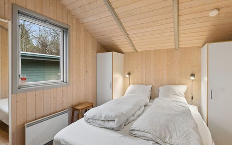 Niela - 700M from the Sea: Træ, Hjem, Loft, Soveværelse, Dør, Seng, Hårdttræ, Bejdse, Planke, Bed Frame
