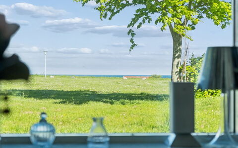Arnke - 300M from the Sea: Møbel, Udendørs Møbler, Bordservice, Bord, Drinkware, Stol, Udendørs Bord, Mad, Flaske