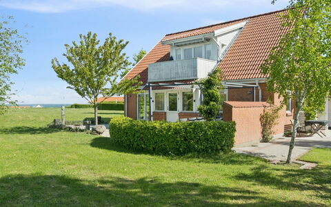 Arnke - 300M from the Sea: Møbel, Udendørs Møbler, Bordservice, Bord, Drinkware, Stol, Udendørs Bord, Mad, Flaske
