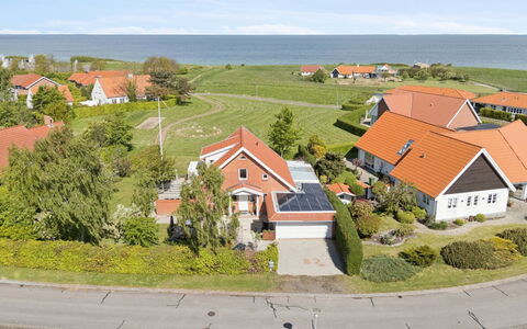 Arnke - 300M from the Sea: Hus, Boligområde, Hjem, Tag, Estate, Sommerhus, Land Lot, Landskab, Forstad, Landdistrikt