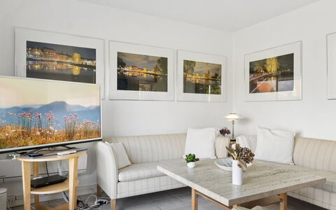 Arnke - 300M from the Sea: Møbel, Indretning, Væg, Couch, Gulvbelægning, Billedramme, Etage, Stue, Bord, Belysning