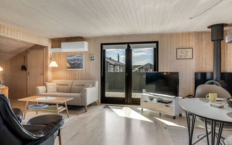 Eida - 400M from the Sea: Træ, Loft, Indretning, Etage, Gulvbelægning, Hjem, Værelse, Hårdttræ, Stue, Bejdse