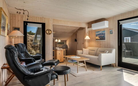 Eida - 400M from the Sea: Træ, Møbel, Hjem, Stue, Etage, Værelse, Loft, Hårdttræ, Couch, Bejdse