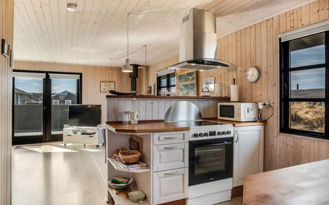 Eida - 400M from the Sea: Træ, Møbel, Køkken, Hårdttræ, Bejdse, Planke, Loft, Køkken Apparat, Trægulve, Countertop