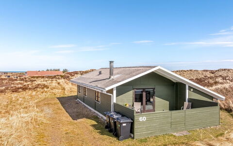 Eida - 400M from the Sea: Møbel, Indretning, Træ, Loft, Gulvbelægning, Etage, Trægulve, Køkken & Spisebord, Bord, Lysarmatur