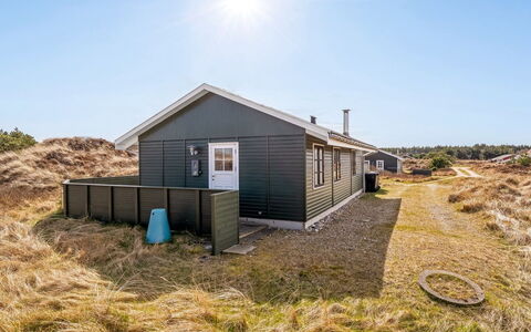 Eida - 400M from the Sea: Møbel, Indretning, Træ, Loft, Gulvbelægning, Etage, Trægulve, Køkken & Spisebord, Bord, Lysarmatur