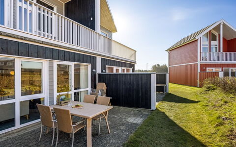 Annakarin - 1.2Km from the Sea: Arkitektur, Hjem, Boligområde, Estate, Veranda, Sidespor, Sommerhus, Skygge, Gård, Altan