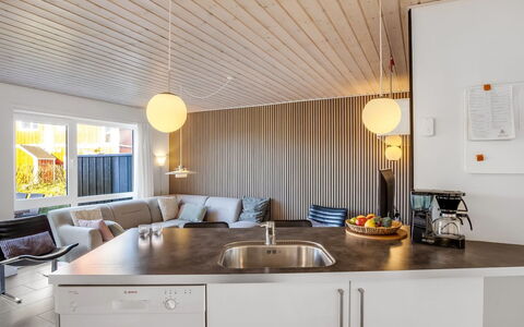 Annakarin - 1.2Km from the Sea: Indretning, Countertop, Træ, Køkken, Møbel, Loft, Lysarmatur, Gulvbelægning, Hjem, Belysning