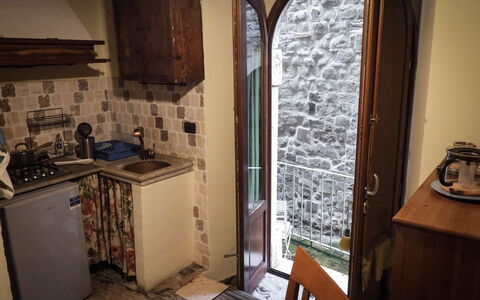 Agriturismo Arcera: Væg, Dør, Bejdse, Countertop, Køkken, Hårdttræ, Køkken Apparat, Stol, Komfur, Større Bandage