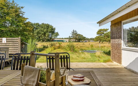 Mikkelina - 1.7Km from the Sea: Bygning, Hus, Vindue, Hjem, Tag, Boligområde, Busk, Sommerhus, Land Lot