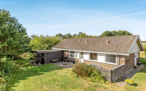 Mikkelina - 1.7Km from the Sea: Bygning, Hus, Vindue, Hjem, Tag, Boligområde, Busk, Sommerhus, Land Lot