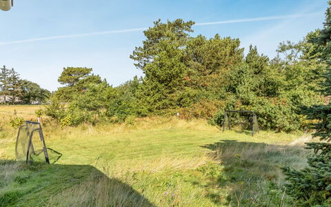 Mikkelina - 1.7Km from the Sea: Bygning, Hus, Vindue, Hjem, Tag, Boligområde, Busk, Sommerhus, Land Lot
