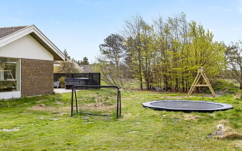 Mikkelina - 1.7Km from the Sea: Bygning, Hus, Vindue, Hjem, Tag, Boligområde, Busk, Sommerhus, Land Lot