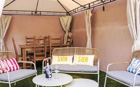 Terrazza Segreta: Møbel, Udendørs Møbler, Stol, Bord, Udendørs Bord, Pude, Gårdhave, Foldestol, Throw Pillow, Have