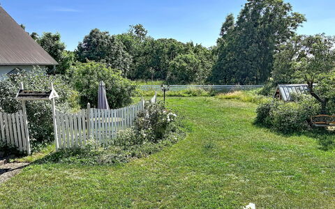 Melösa: Busk, Have, Land Lot, Lawn, Bunddække, Sommerhus, Hegn, Backyard