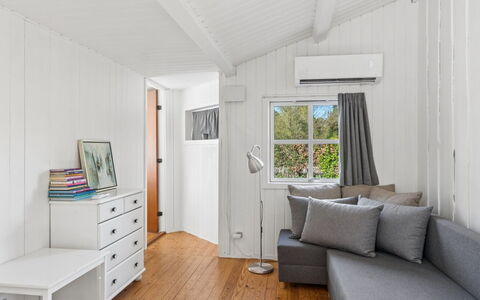 Swea - 2.5Km from the Sea: Blå, Sommerhus, Hus, Hjem, Stuehus, Estate, Sidespor
