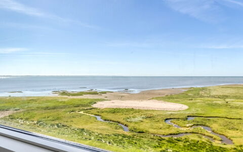 Nadua - 25M from the Sea: Blå, Vand, Krop Af Vand, Horisont, Naturlige Landskab, Økoregion, Kyst, Sky, Almindeligt, Coastal Og Oceaniske Landskabsformer