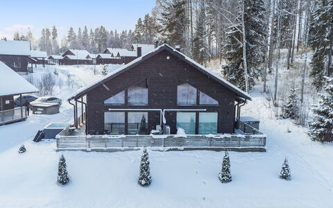 Parashimos B: Sne, Vinter, Hjem, Hus, Sommerhus, Tag, Fryser, Sidespor, Hældning, Bjælkehytte