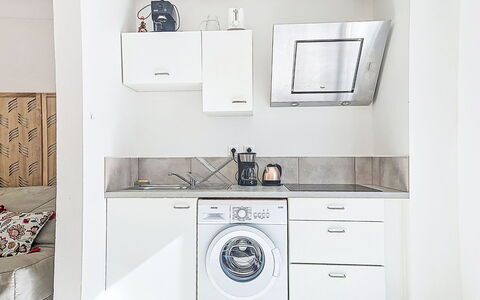 Les Roses: Større Bandage, Vaskemaskine, Køkken Apparat, Husholdningsapparat, Indretning, Cabinetry, Gulvbelægning, Køkken, Vaskerum, Møbel